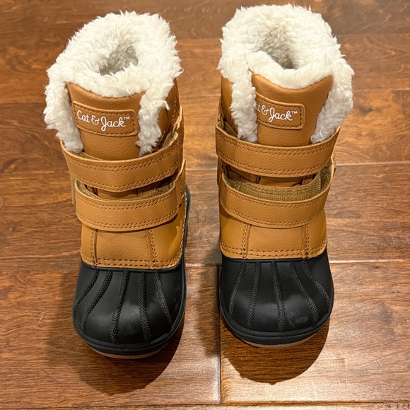 Cat and Jack Snow Boots - size 9 - Picture 1 of 3